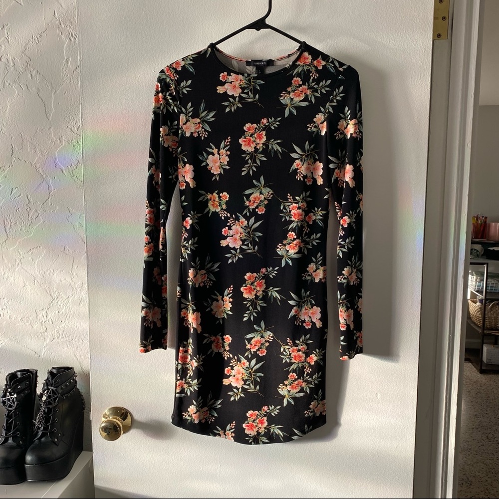 Floral pattern long sleeve forever 21 dress